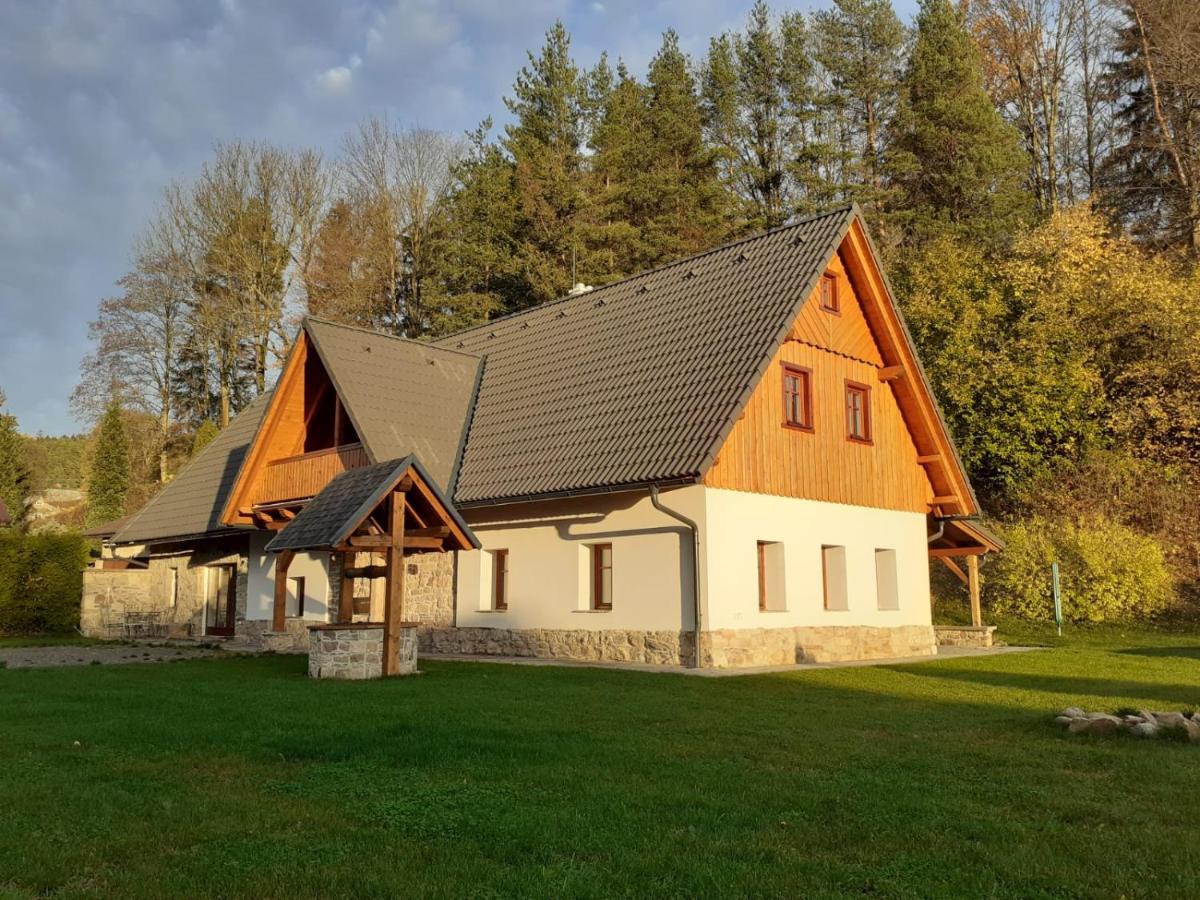 The Retreat Villa Zdarky Bagian luar foto