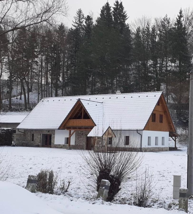 The Retreat Villa Zdarky Bagian luar foto
